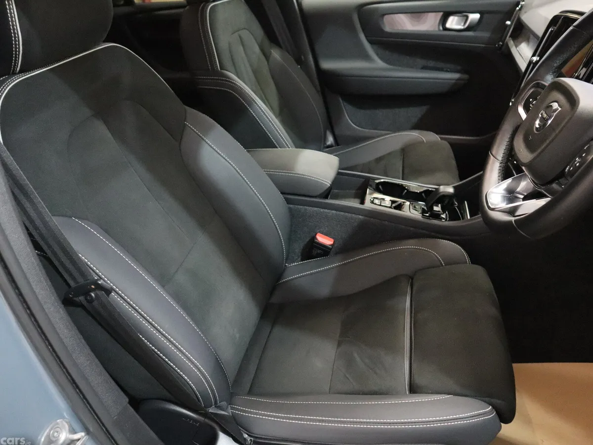Volvo XC40 SUV, Petrol Hybrid, 2023, Grey