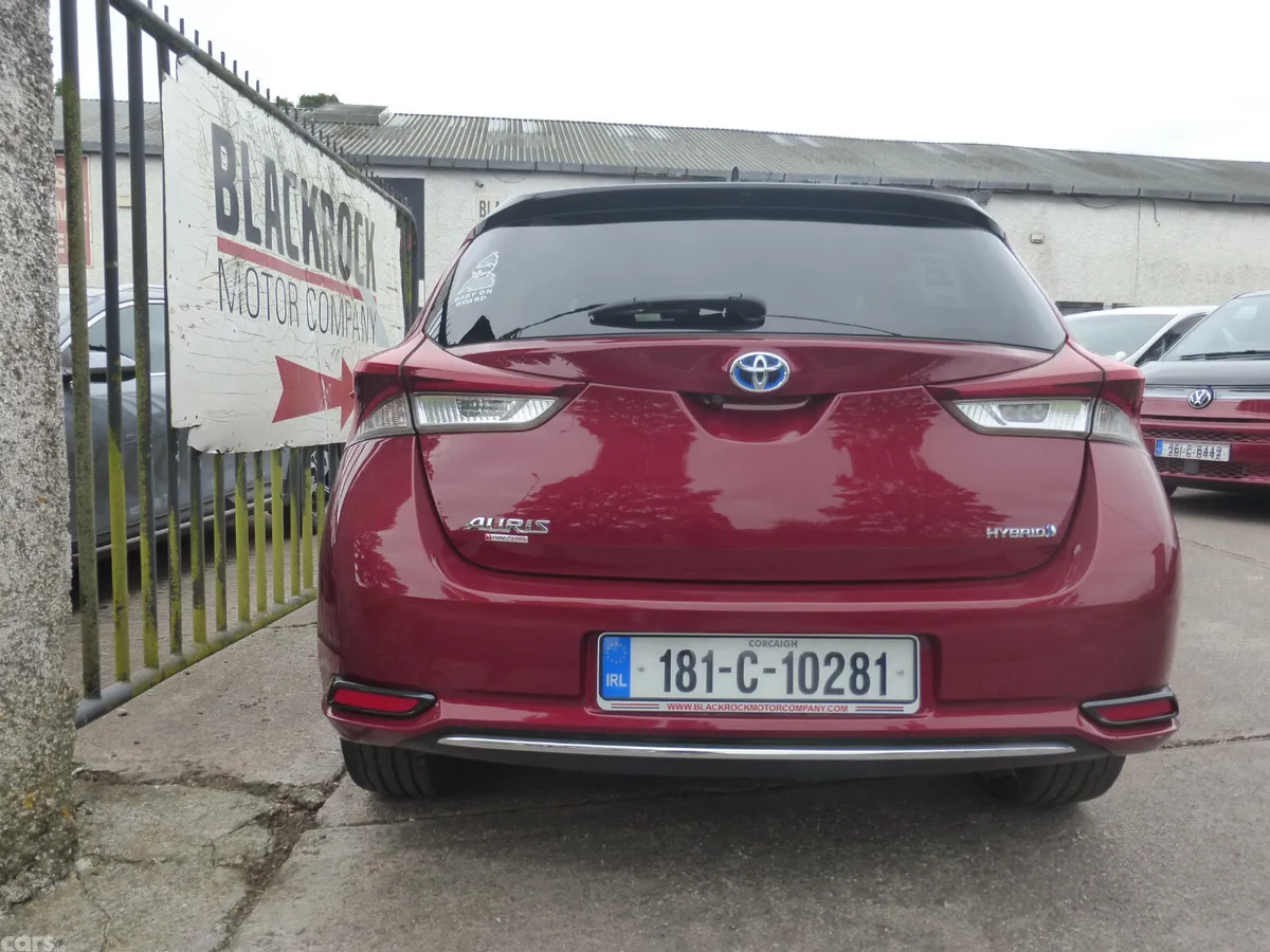 Toyota Auris MPV, Petrol Hybrid, 2018, Red