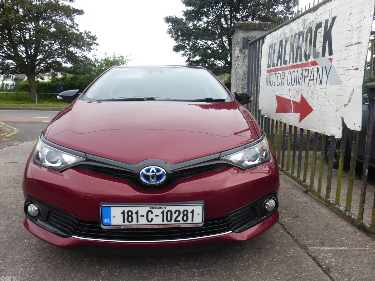 Toyota Auris MPV, Petrol Hybrid, 2018, Red