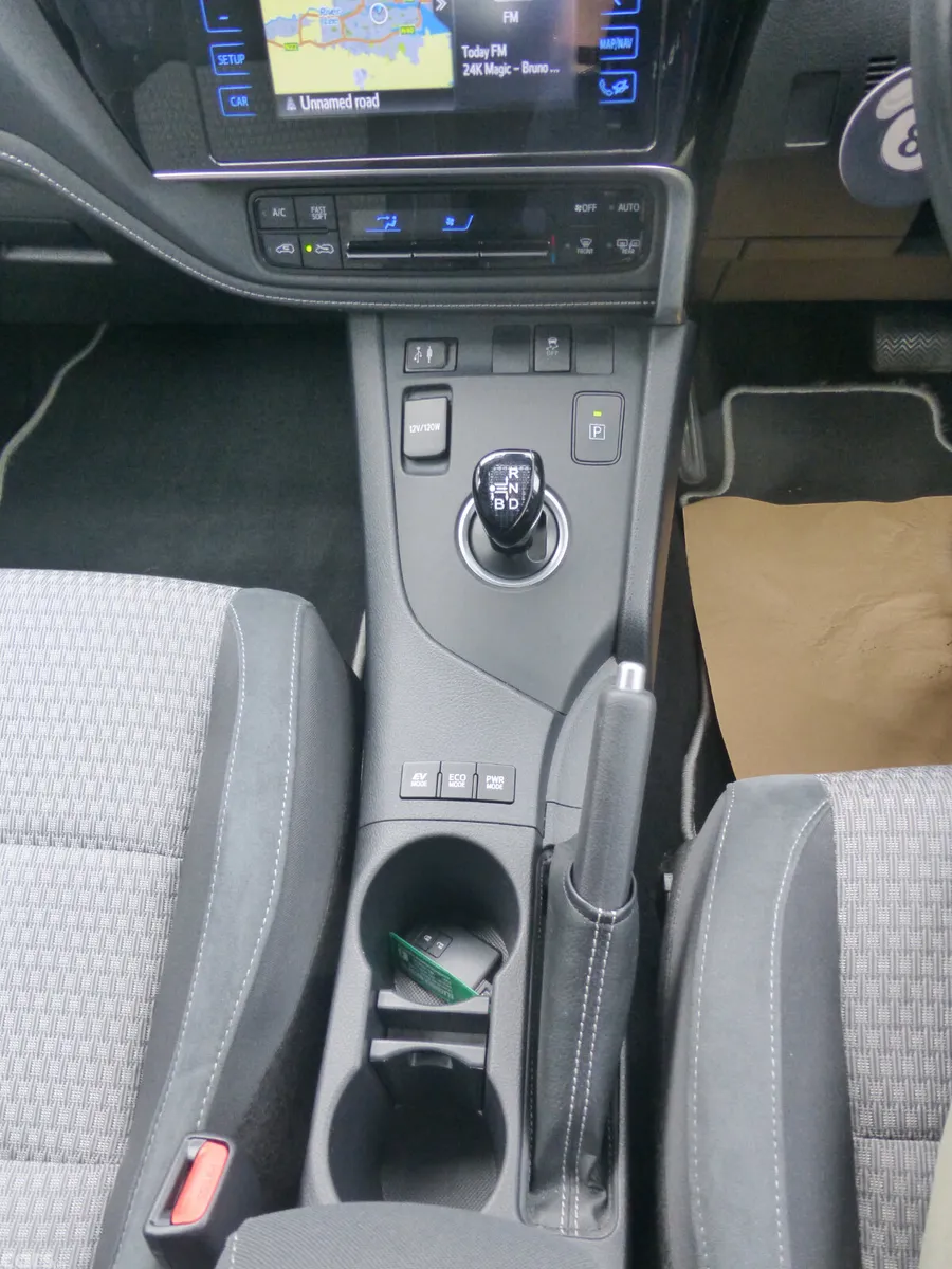 Toyota Auris MPV, Petrol Hybrid, 2018, Red