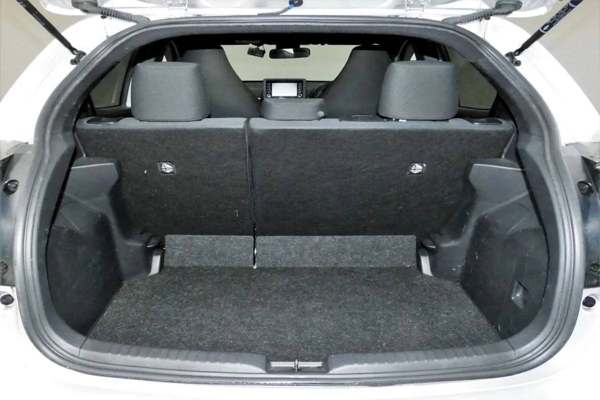 Toyota Yaris Hatchback, Petrol Hybrid, 2023, White