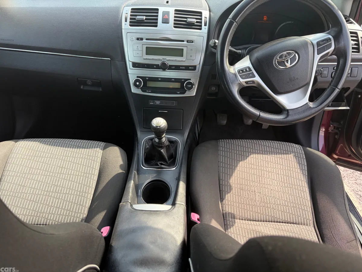 Toyota Avensis Saloon, Diesel, 2012, Red