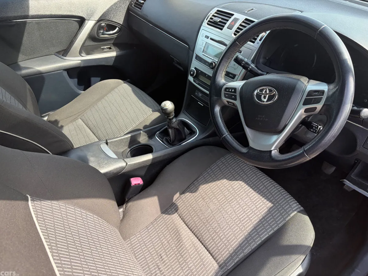 Toyota Avensis Saloon, Diesel, 2012, Red