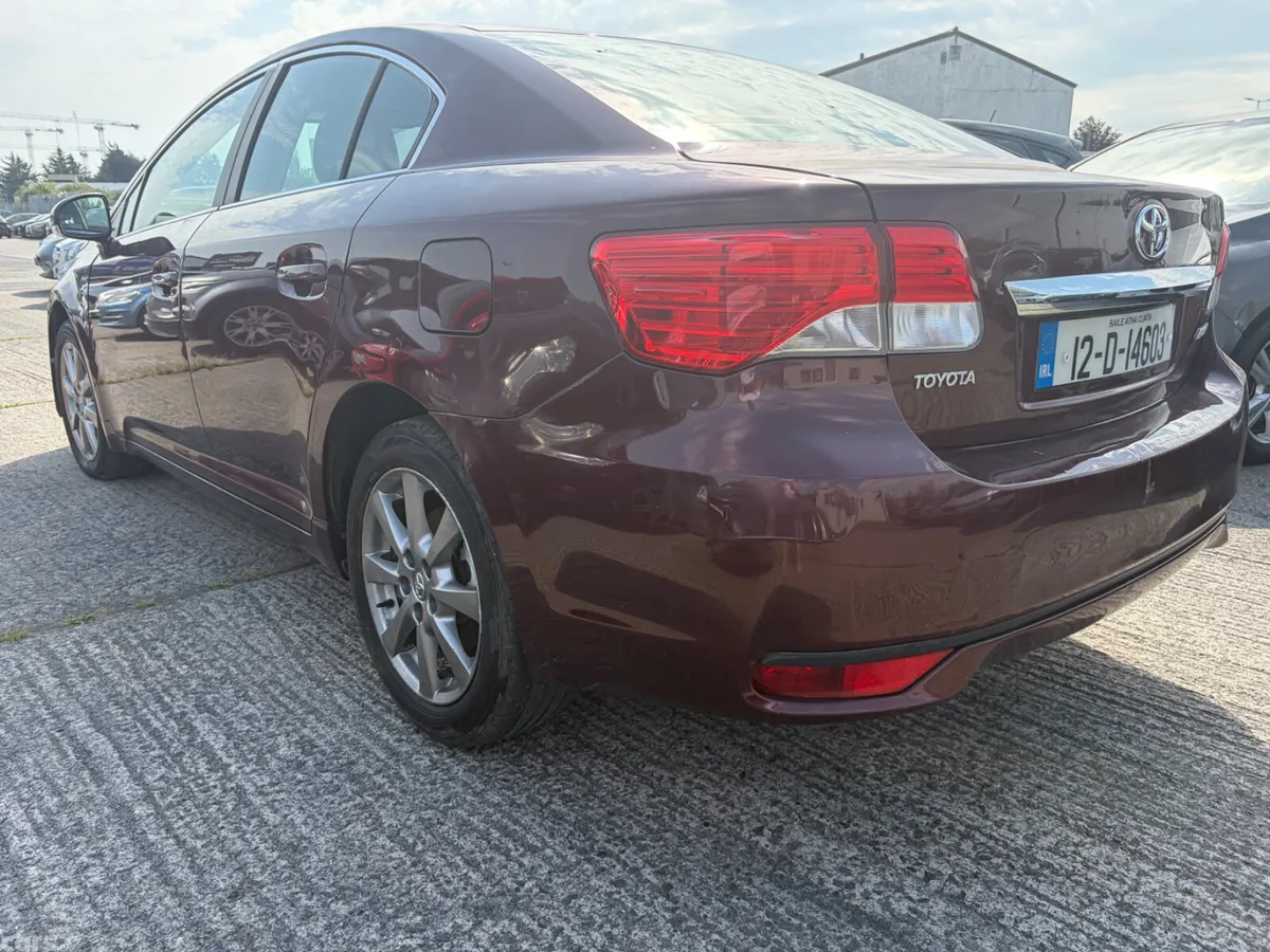 Toyota Avensis Saloon, Diesel, 2012, Red