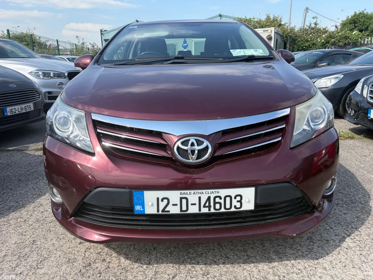 Toyota Avensis Saloon, Diesel, 2012, Red