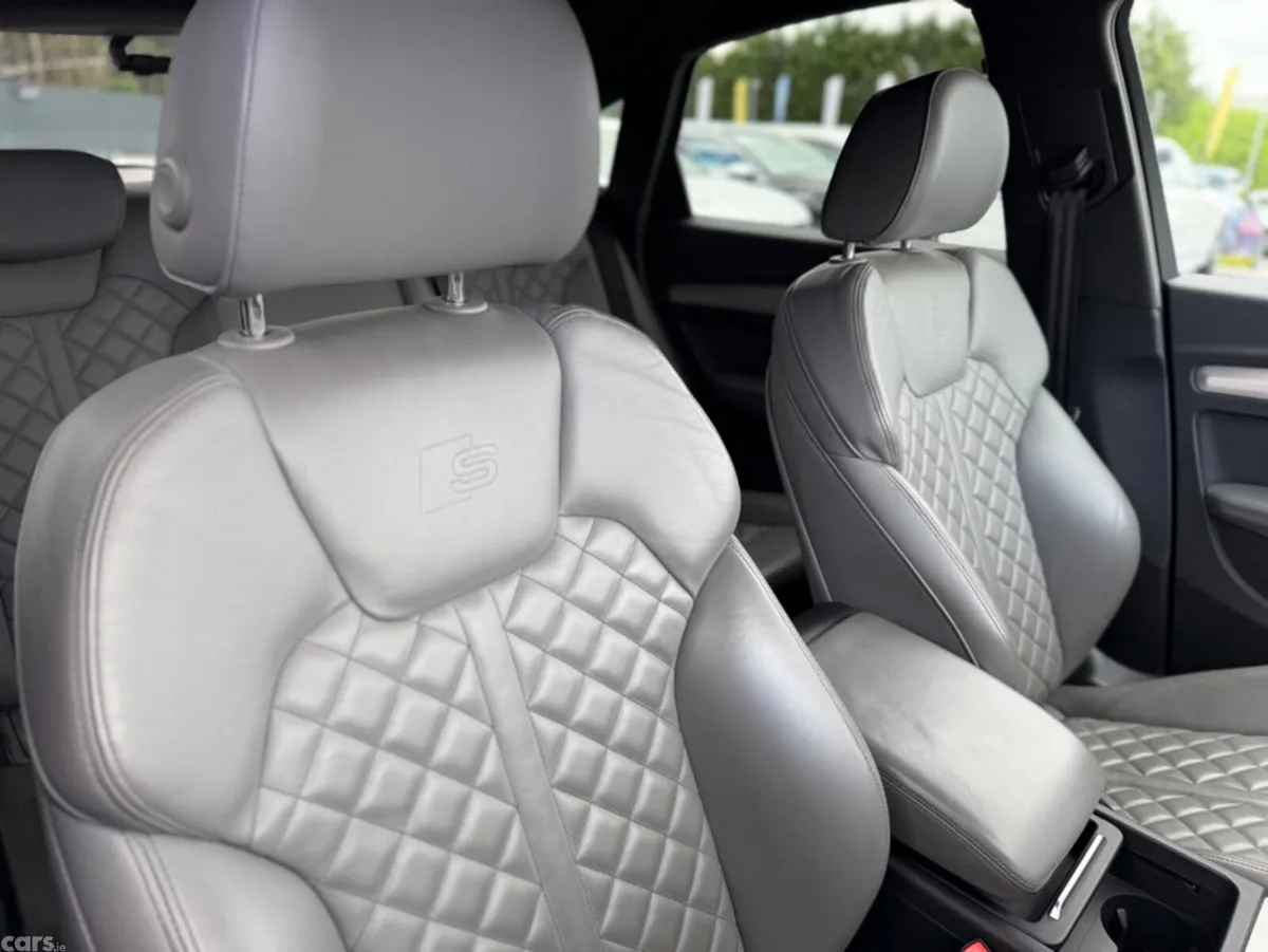 Audi Q5 SUV, Diesel, 2022, Blue