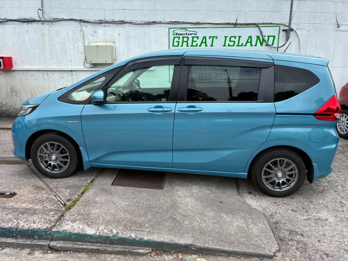 Honda Freed MPV, Petrol Hybrid, 2019, Blue