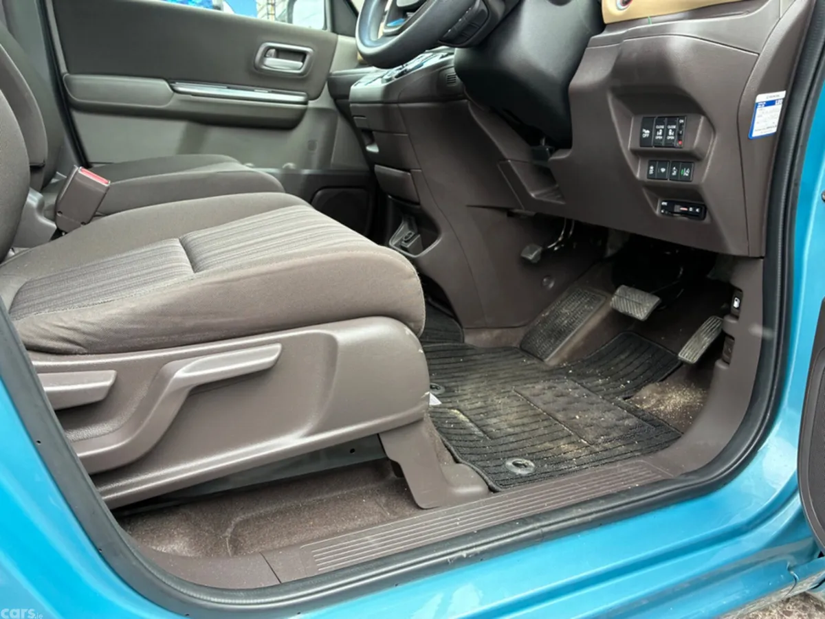 Honda Freed MPV, Petrol Hybrid, 2019, Blue