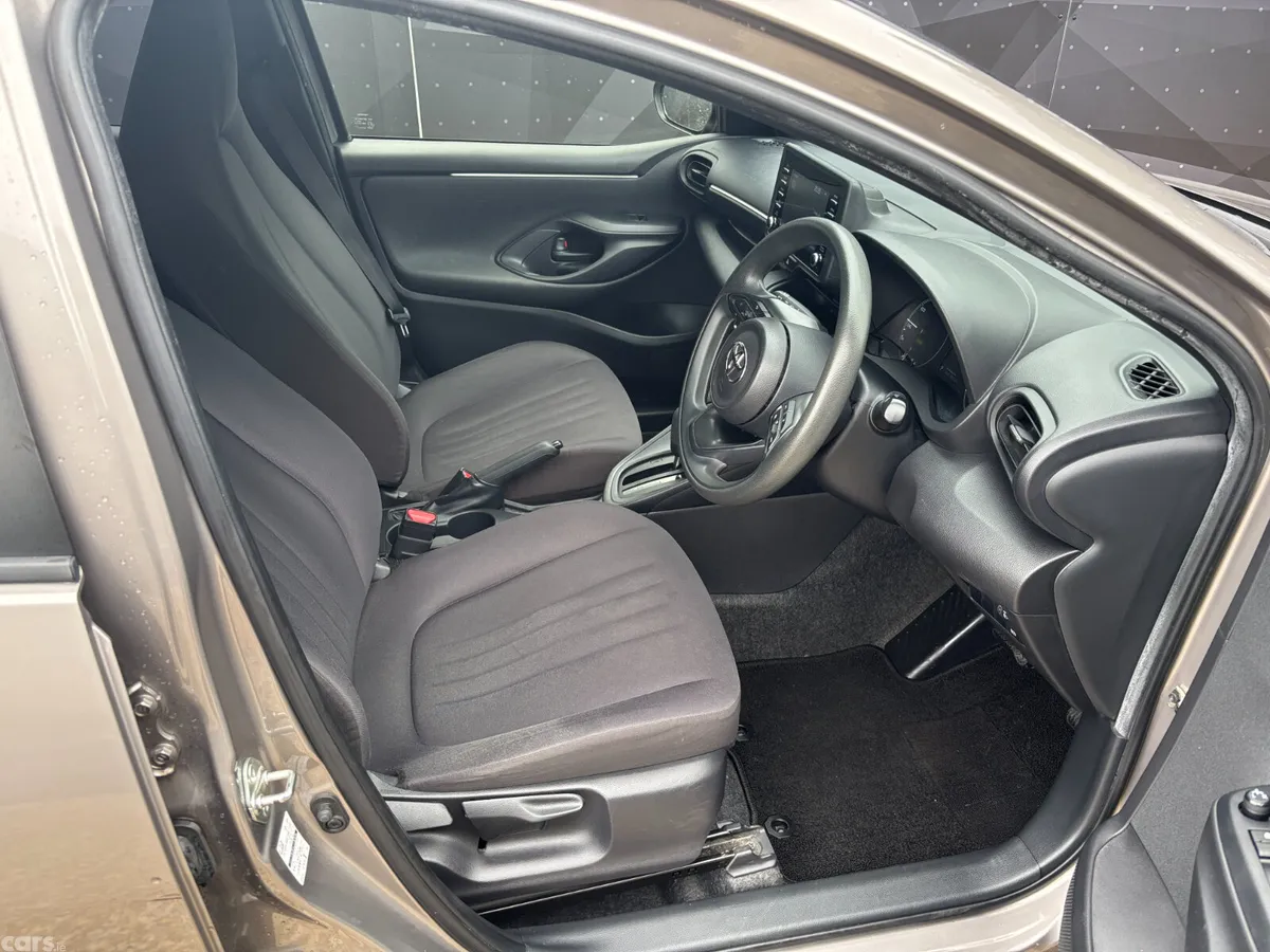 Toyota Yaris Hatchback, Petrol Hybrid, 2021, Grey