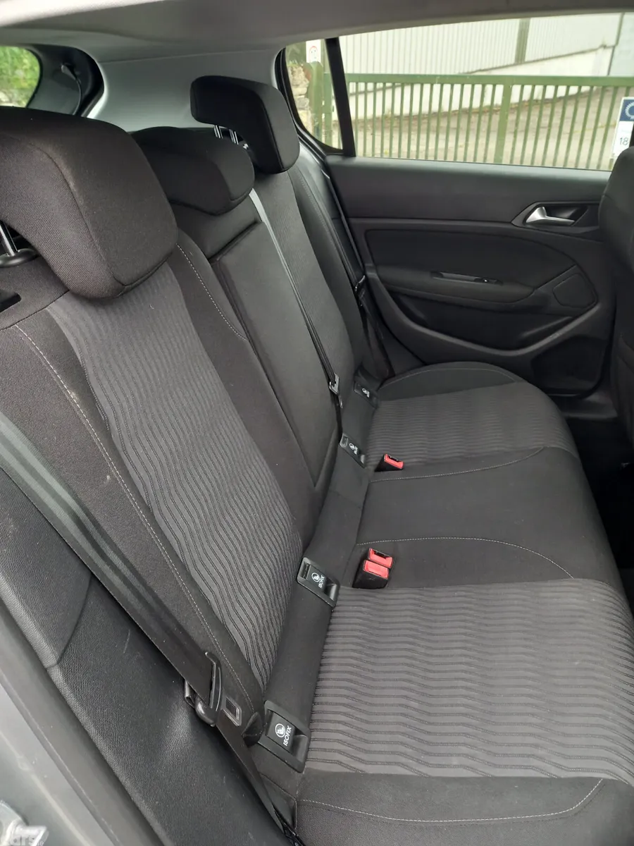 Peugeot 308 Hatchback, Petrol, 2015, Grey