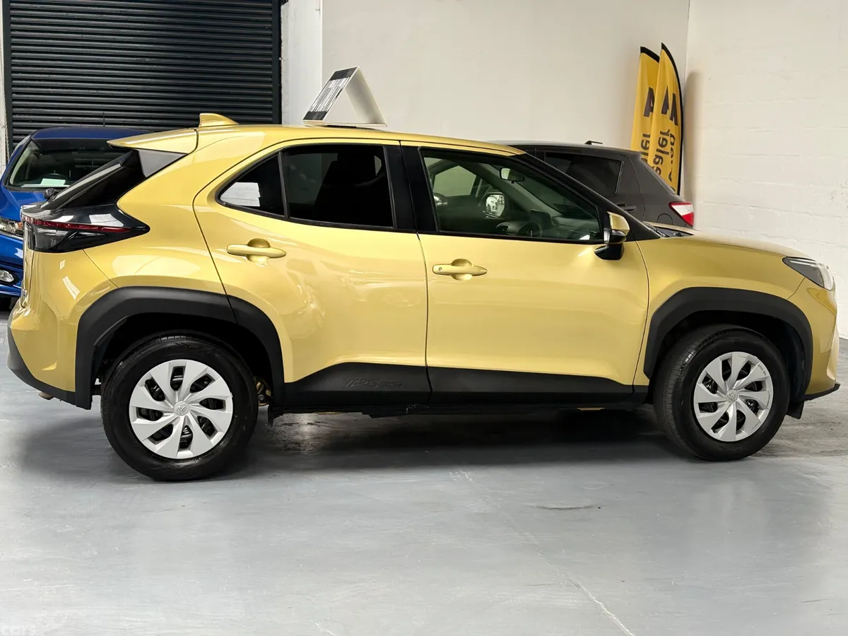 Toyota Yaris Cross Estate, Petrol Hybrid, 2022, Gold