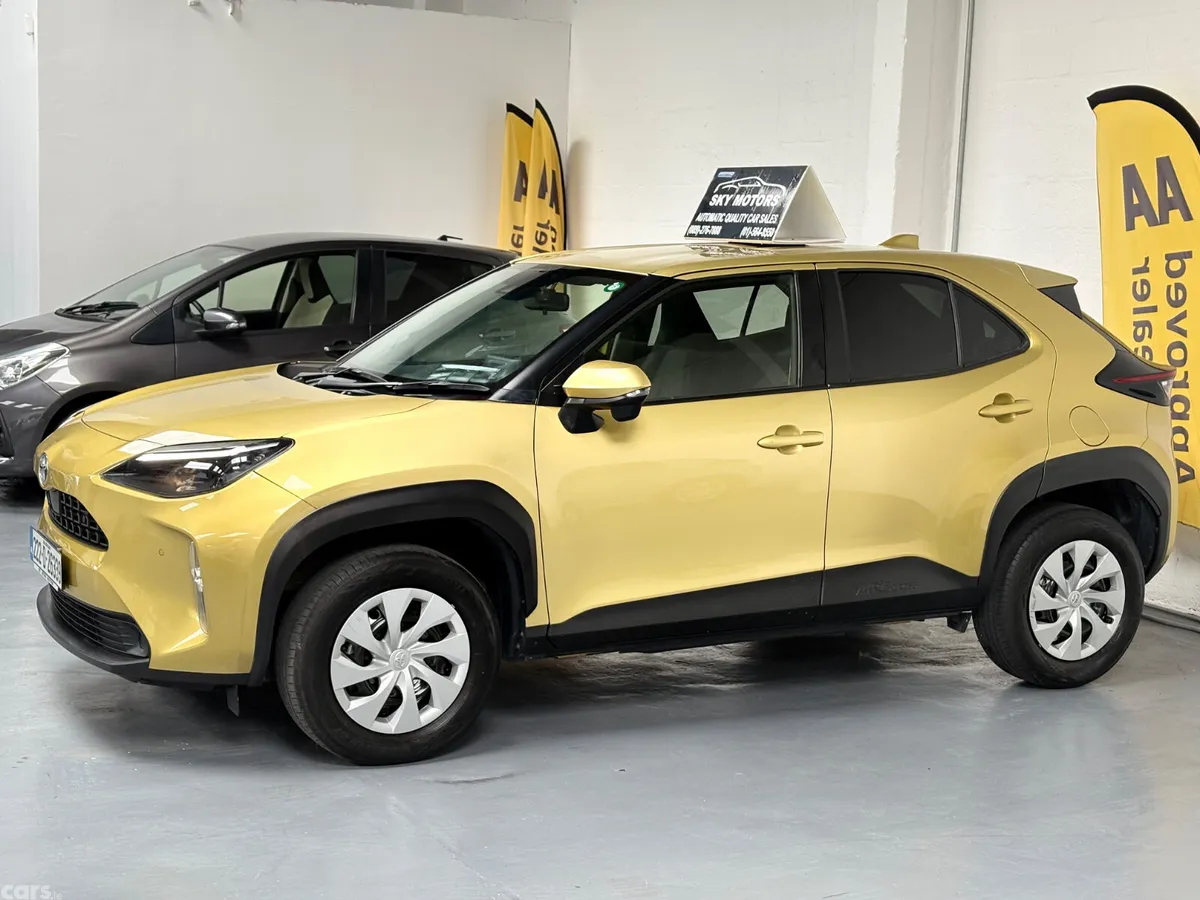 Toyota Yaris Cross Estate, Petrol Hybrid, 2022, Gold