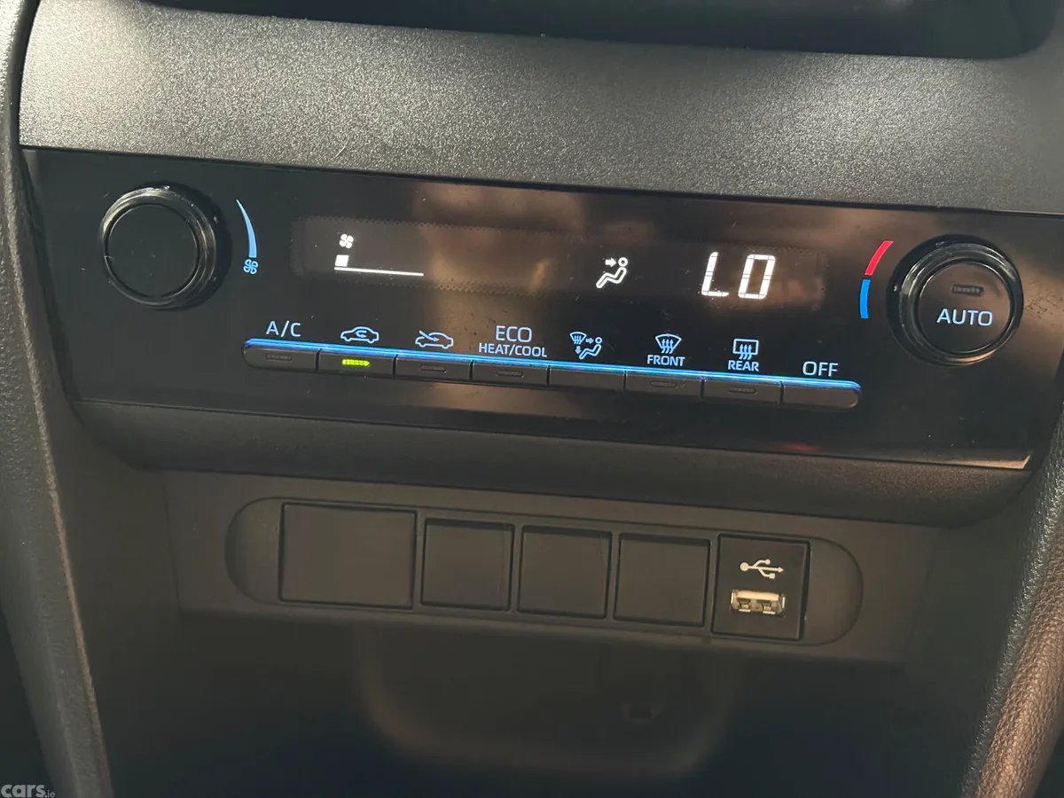 Toyota Yaris Cross Estate, Petrol Hybrid, 2022, Gold