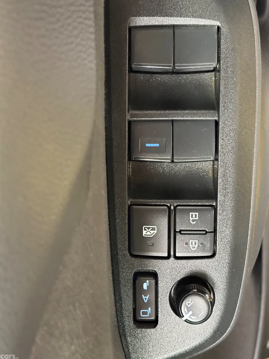 Toyota Yaris Cross Estate, Petrol Hybrid, 2022, Gold