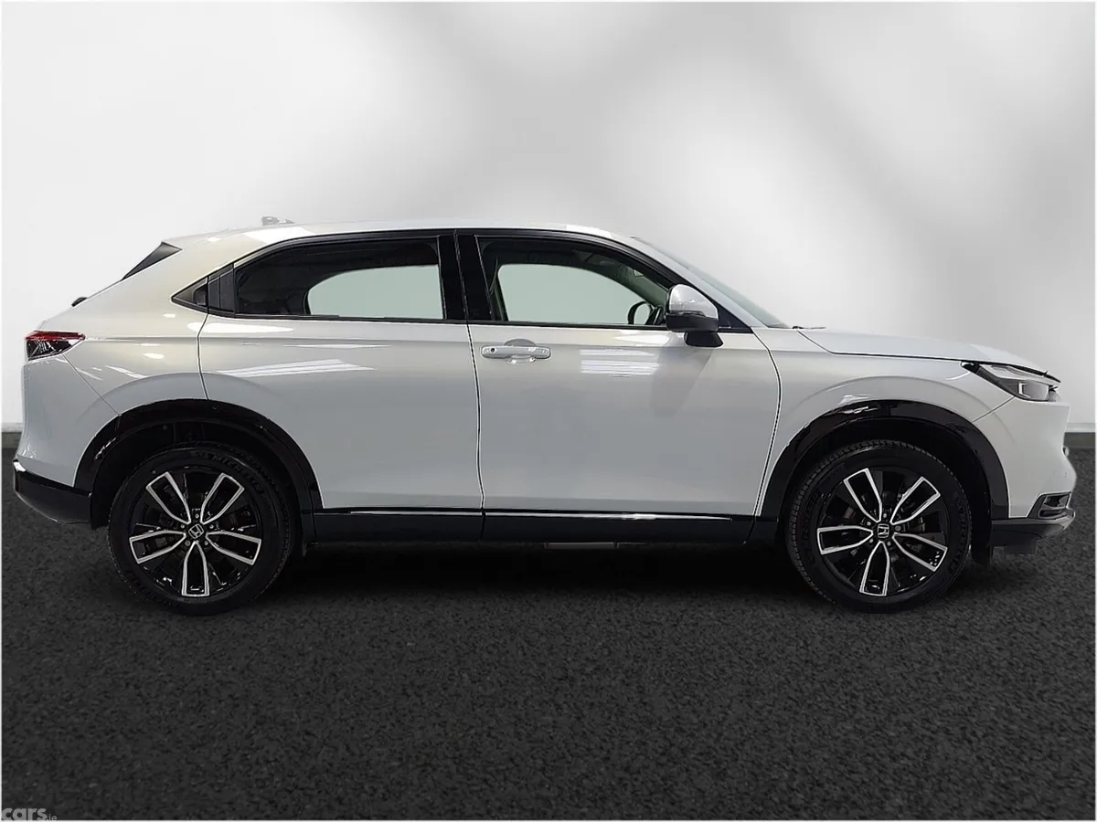 Honda HR-V Hatchback, Petrol Hybrid, 2022, White