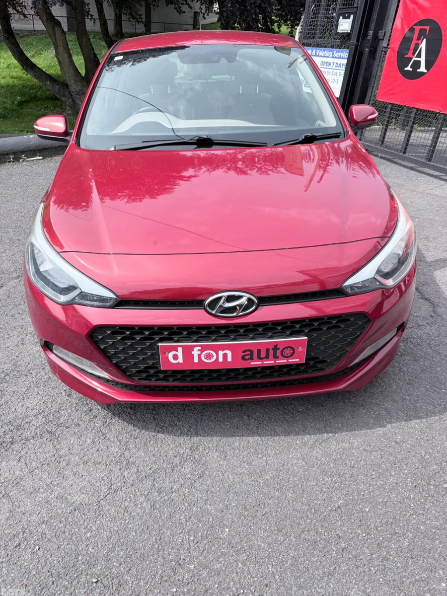 Hyundai i20 Hatchback, Petrol, 2015, Red