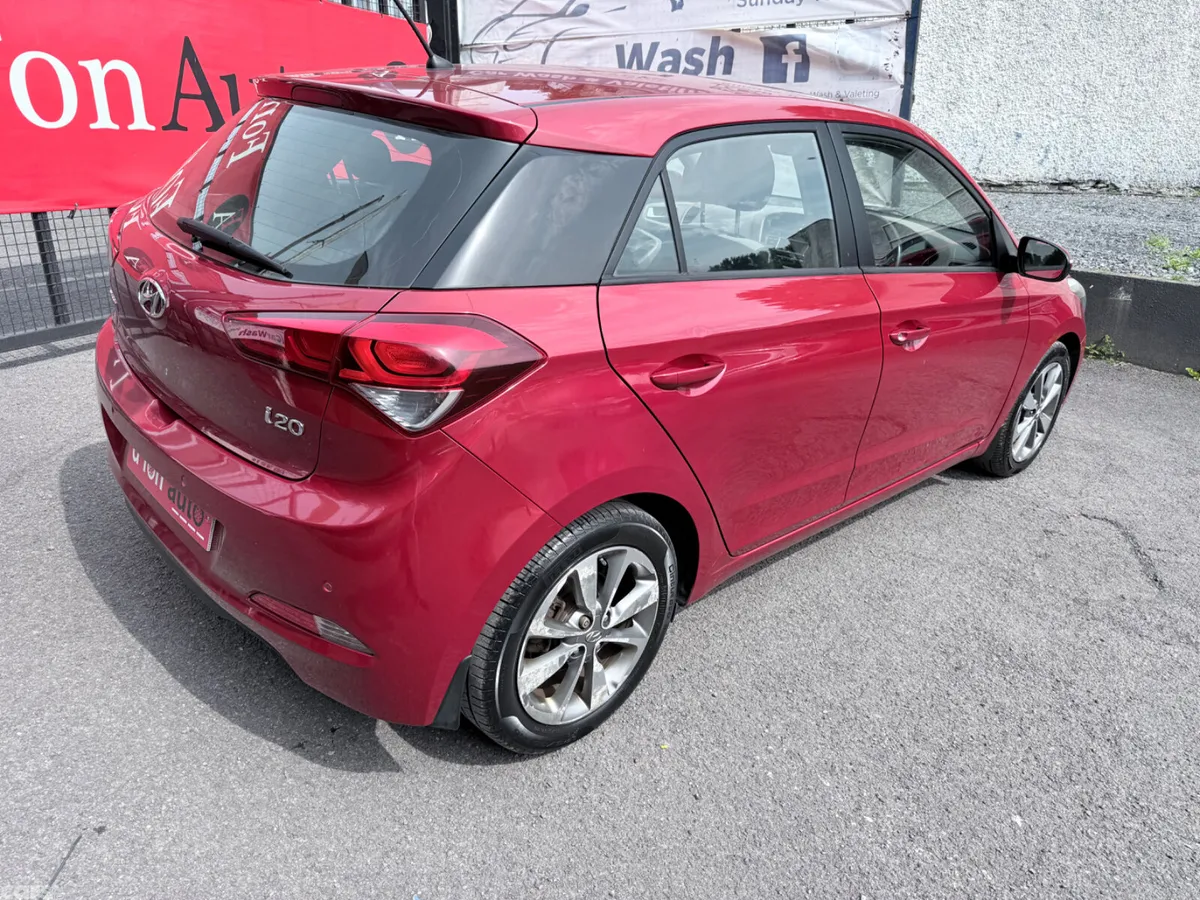 Hyundai i20 Hatchback, Petrol, 2015, Red