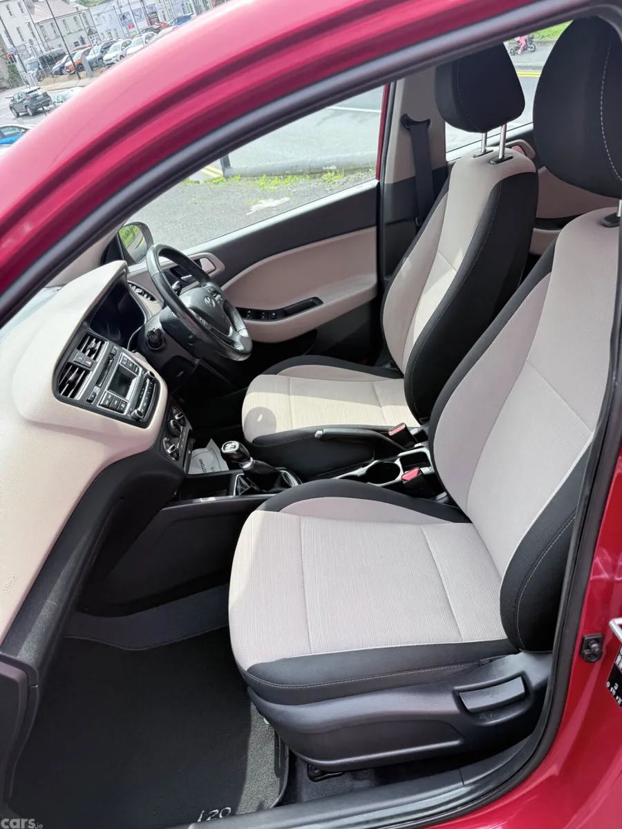 Hyundai i20 Hatchback, Petrol, 2015, Red