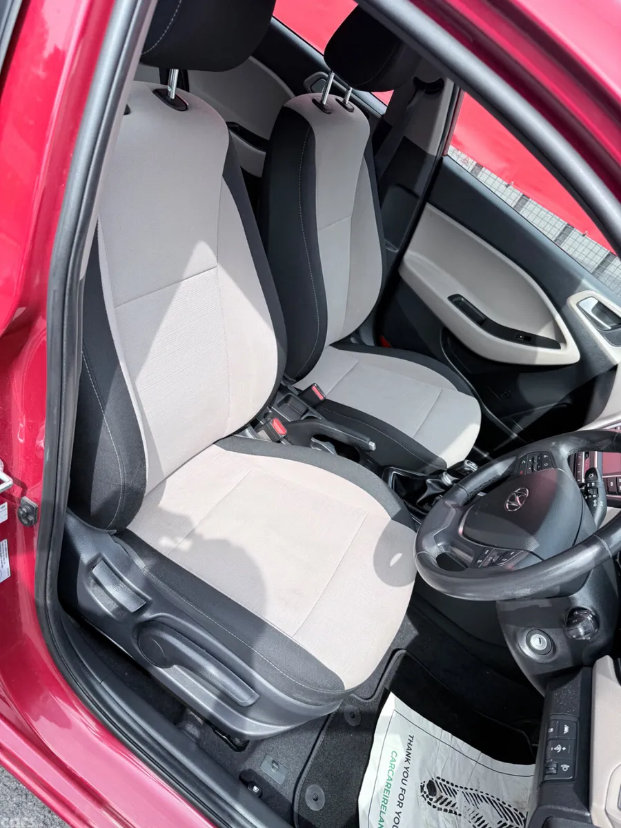 Hyundai i20 Hatchback, Petrol, 2015, Red