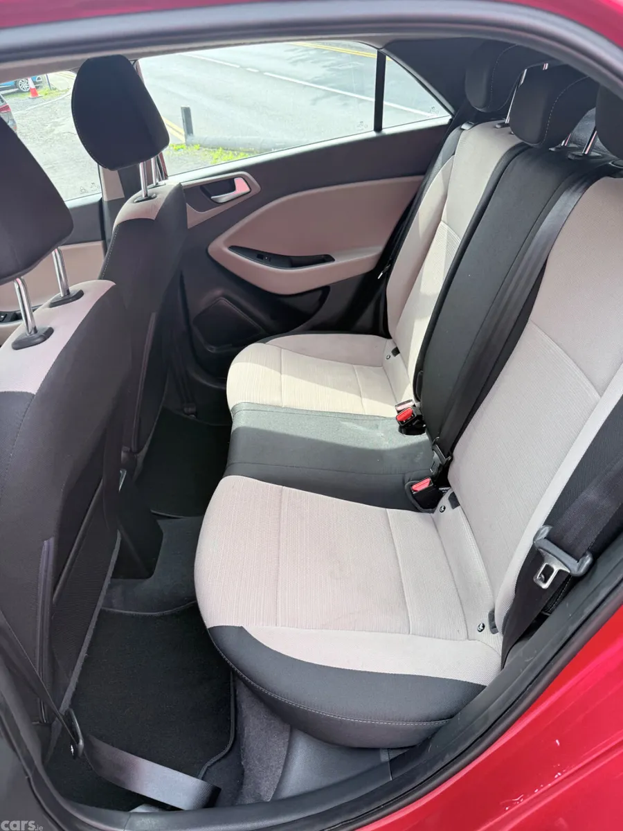 Hyundai i20 Hatchback, Petrol, 2015, Red