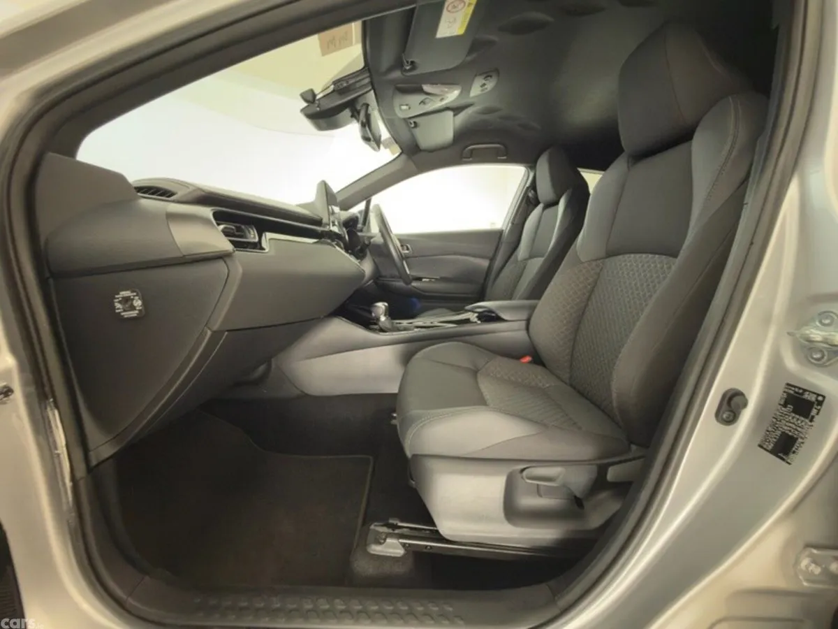 Toyota C-HR SUV, Petrol Hybrid, 2023, Silver