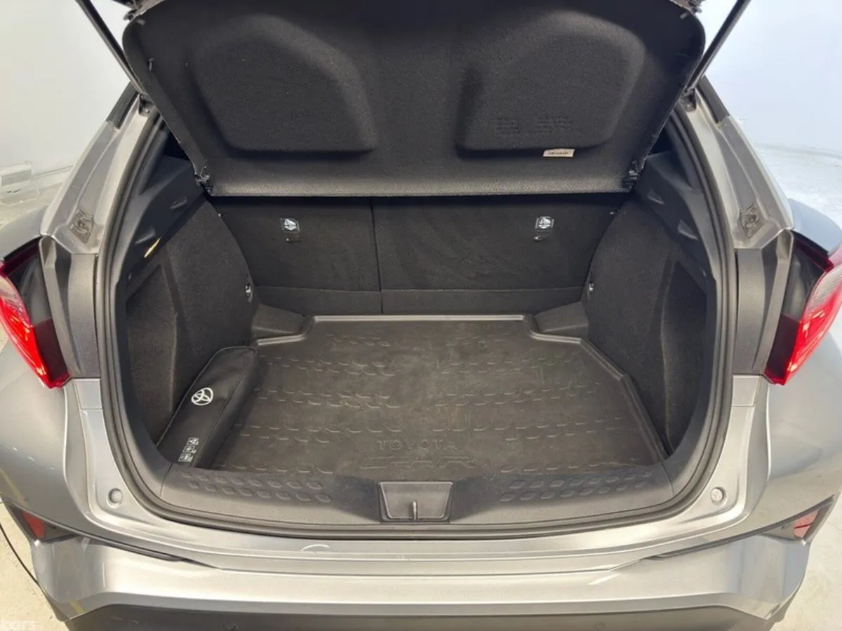 Toyota C-HR SUV, Petrol Hybrid, 2023, Silver