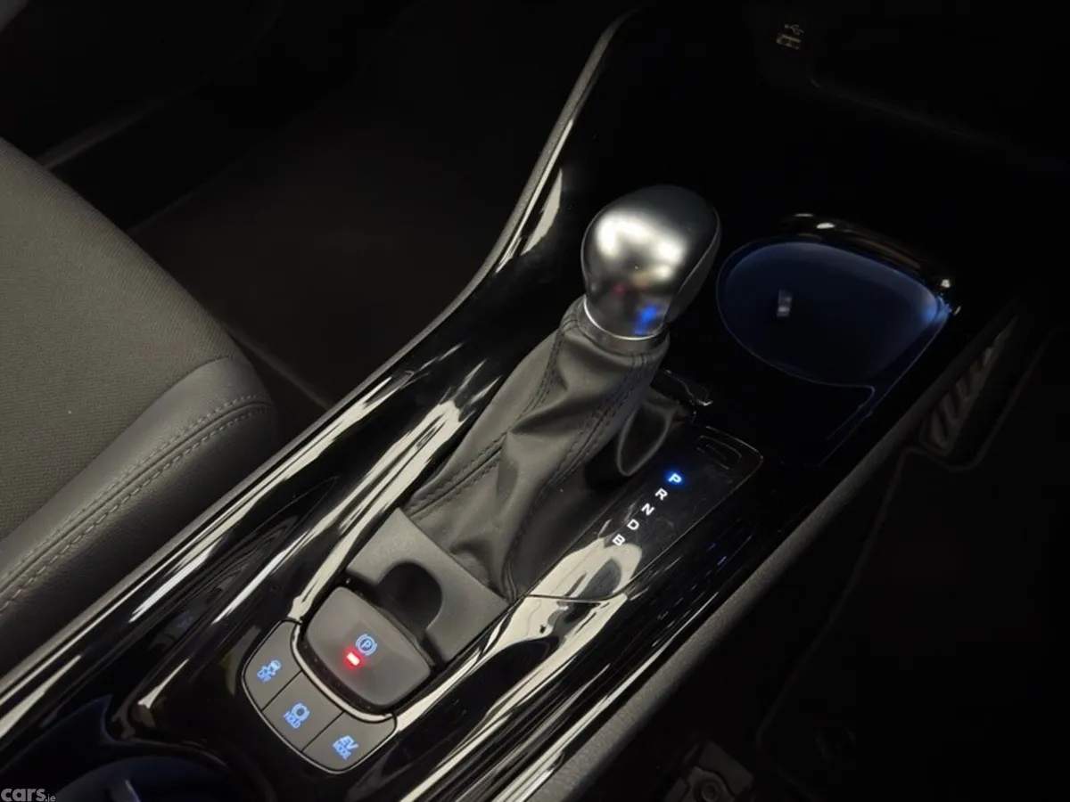 Toyota C-HR SUV, Petrol Hybrid, 2023, Silver