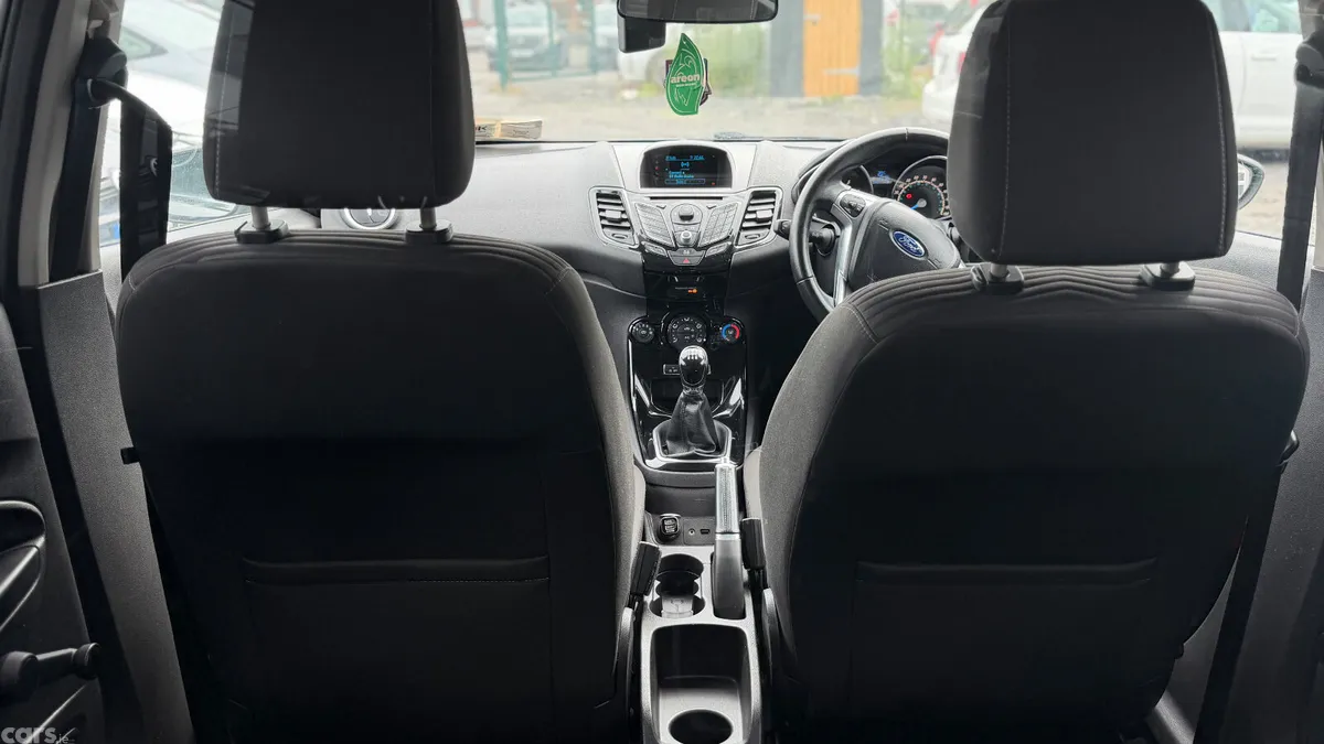 Ford Fiesta Hatchback, Petrol, 2014, Silver