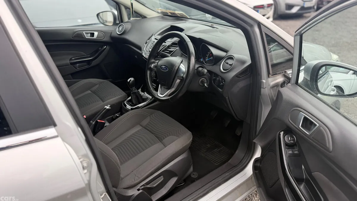 Ford Fiesta Hatchback, Petrol, 2014, Silver
