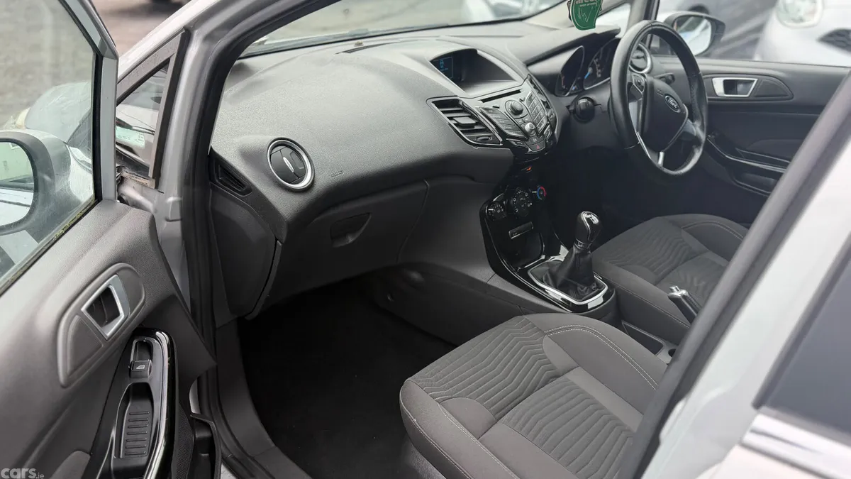 Ford Fiesta Hatchback, Petrol, 2014, Silver