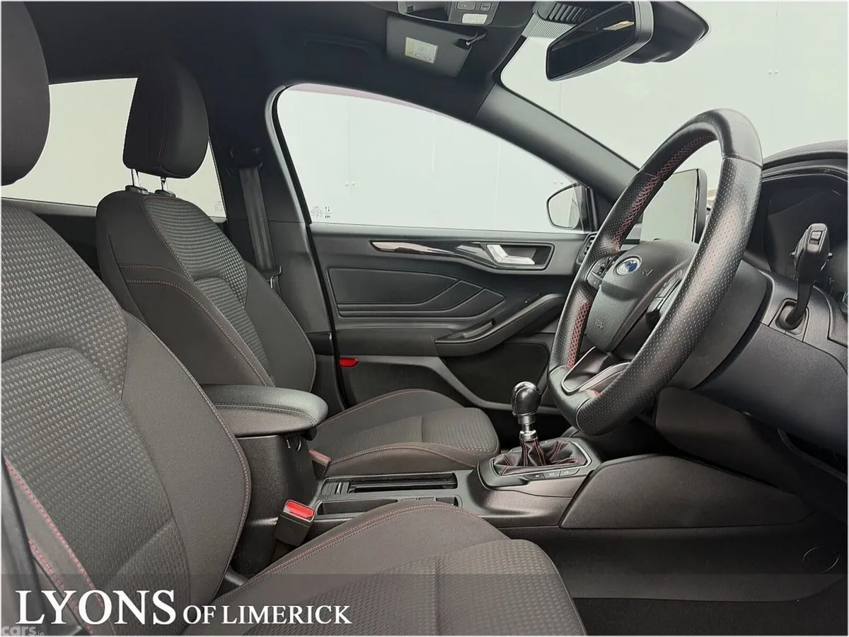 Ford Focus Hatchback, Diesel, 2021, Blue