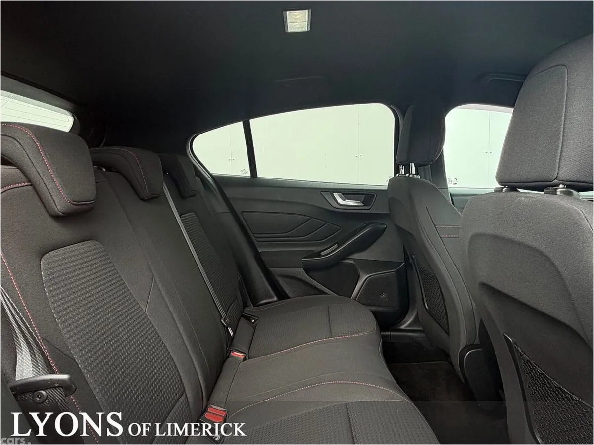 Ford Focus Hatchback, Diesel, 2021, Blue
