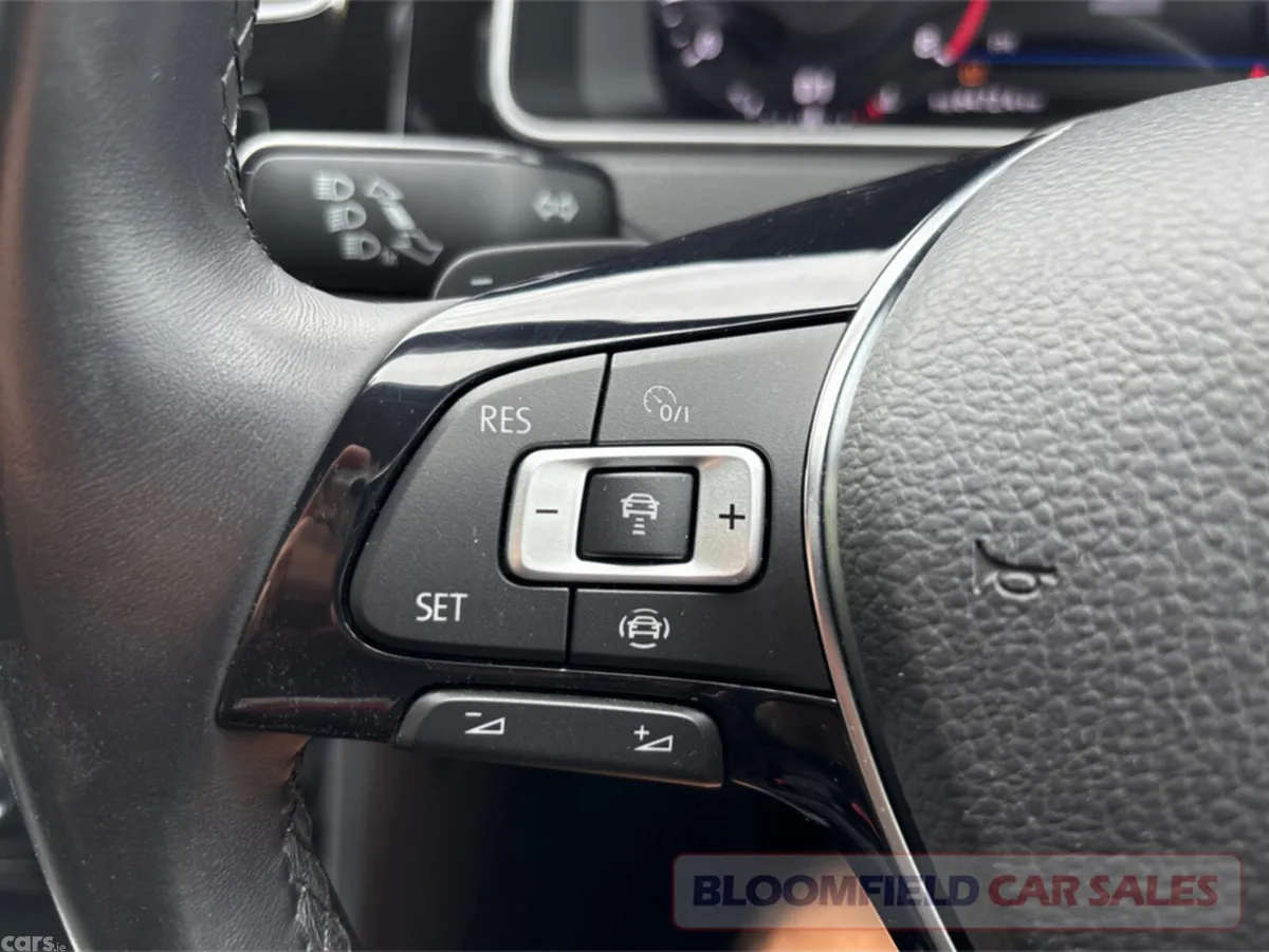 Volkswagen Golf Hatchback, Petrol, 2019, White
