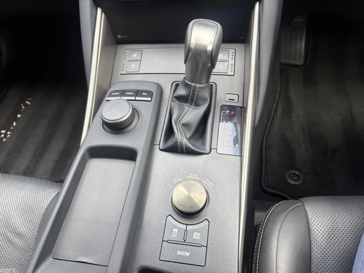 Lexus IS Saloon, Petrol Hybrid, 2018, White