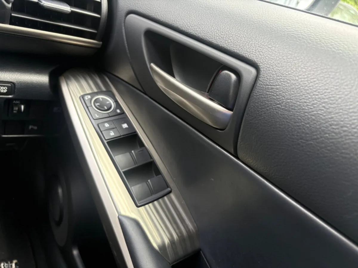 Lexus IS Saloon, Petrol Hybrid, 2018, White