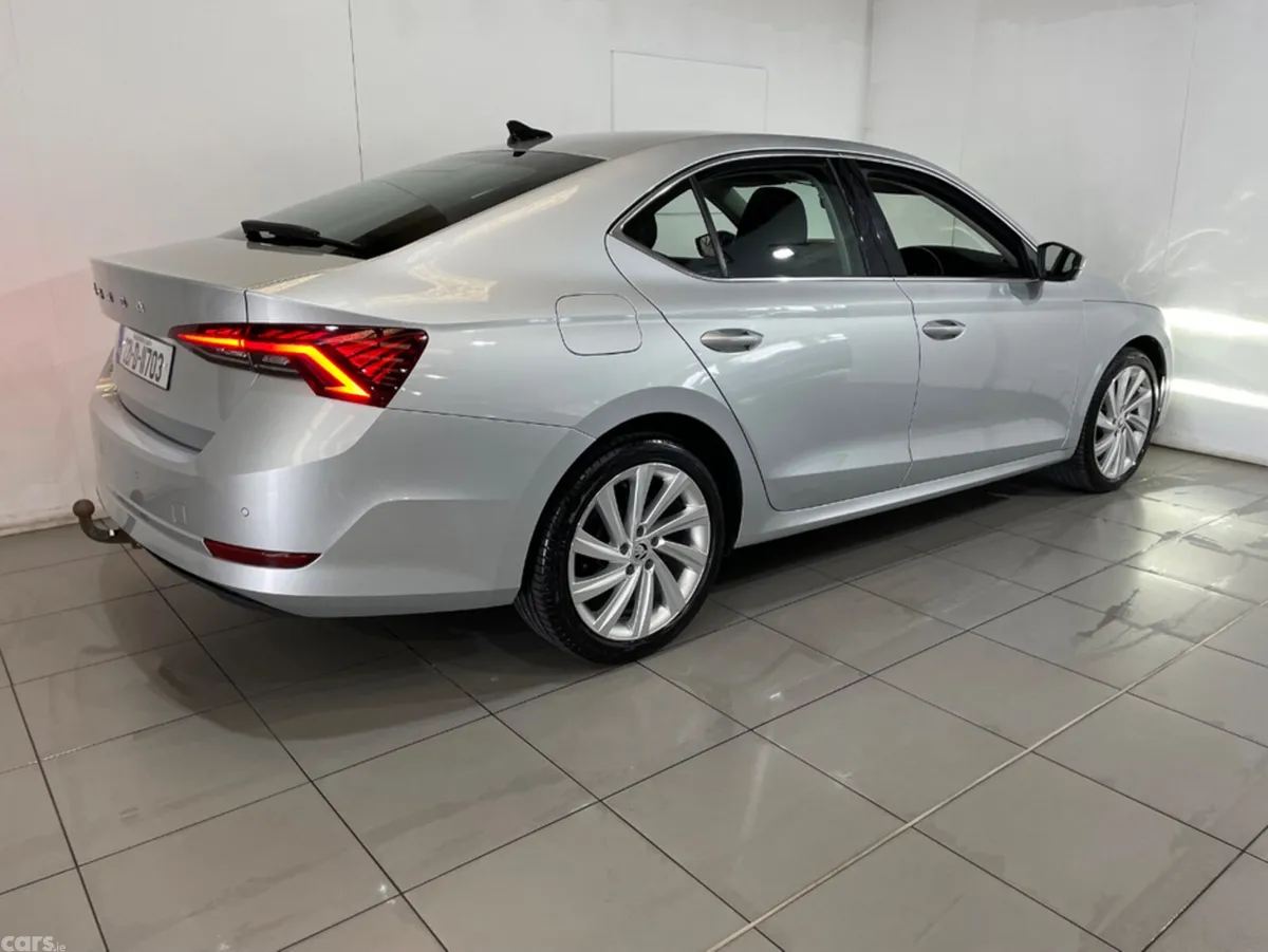 Skoda Octavia Hatchback, Diesel, 2022, Grey