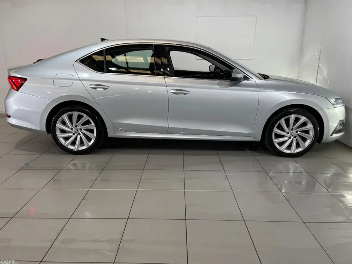 Skoda Octavia Hatchback, Diesel, 2022, Grey