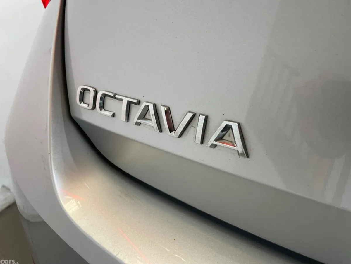 Skoda Octavia Hatchback, Diesel, 2022, Grey