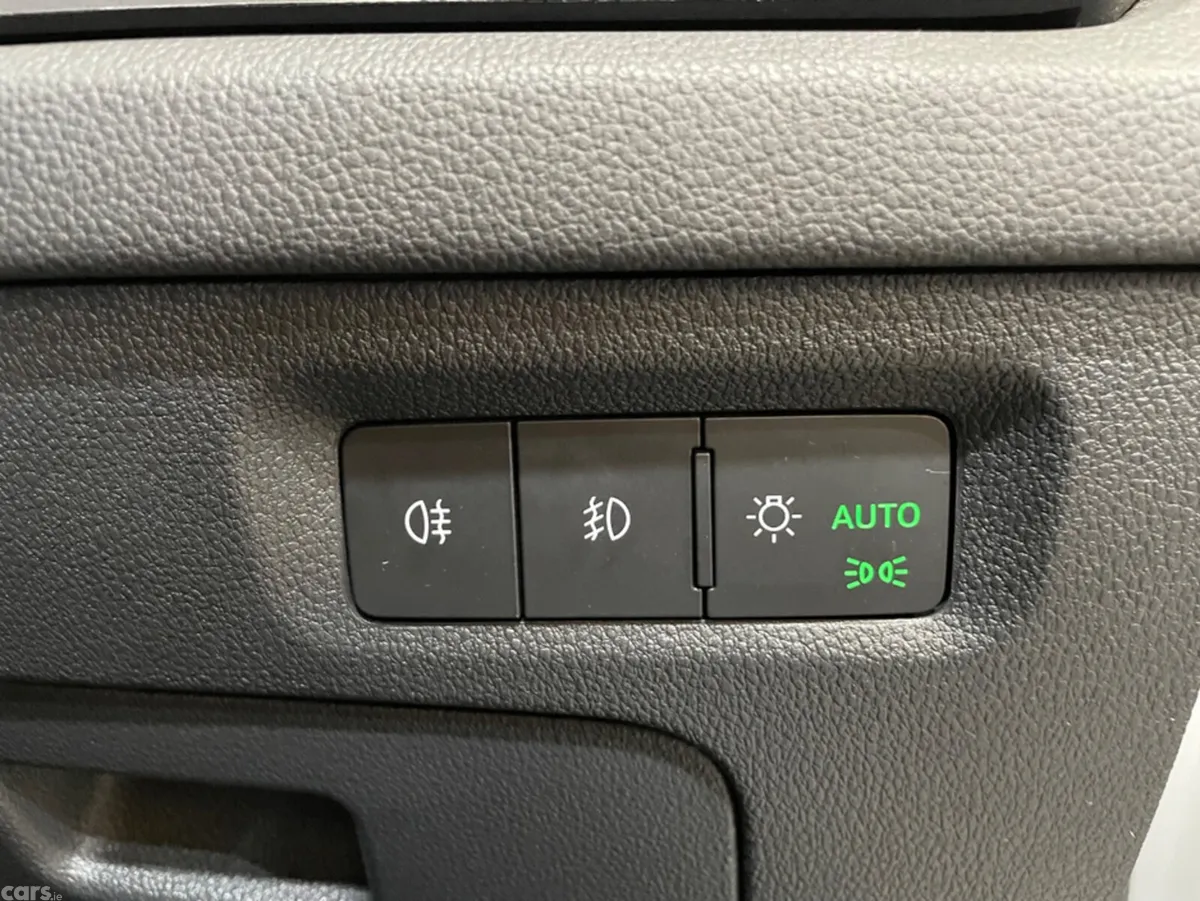 Skoda Octavia Hatchback, Diesel, 2022, Grey