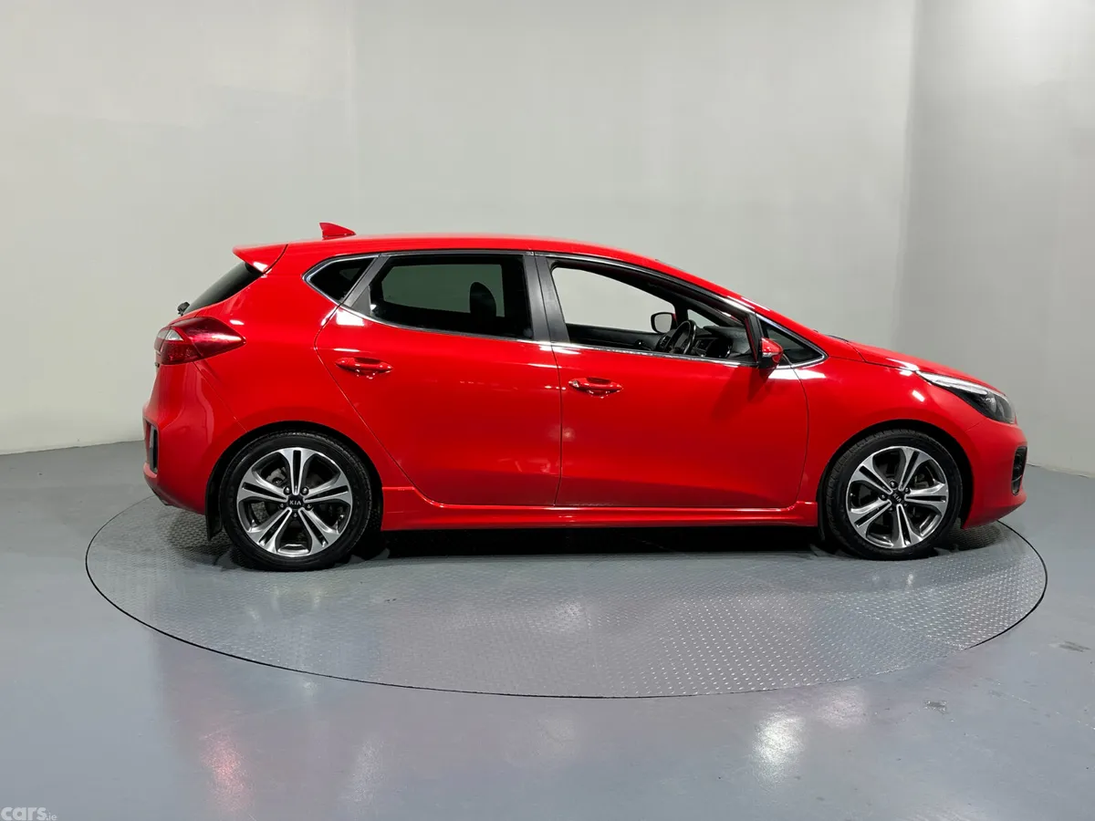 Kia Ceed Hatchback, Petrol, 2017, Red