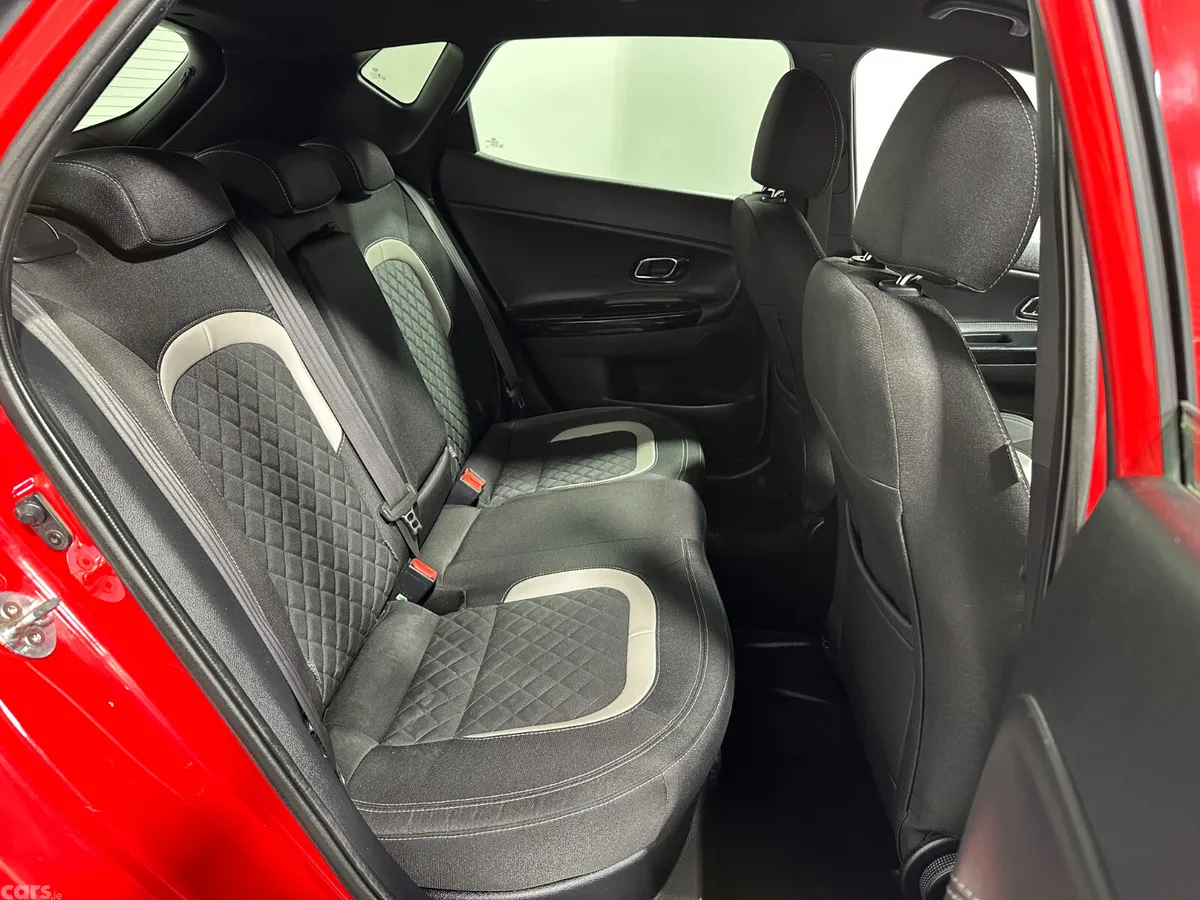 Kia Ceed Hatchback, Petrol, 2017, Red