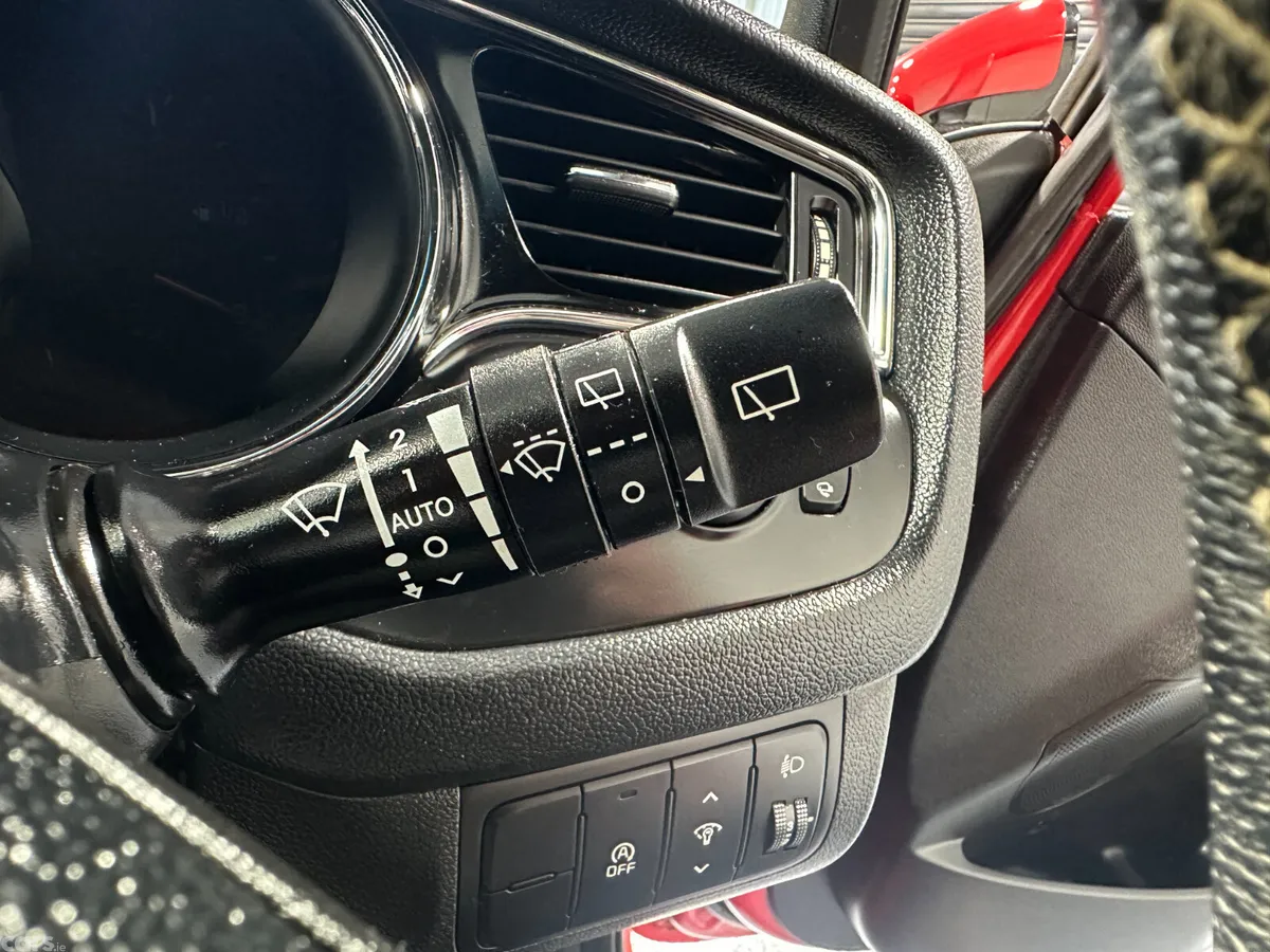 Kia Ceed Hatchback, Petrol, 2017, Red