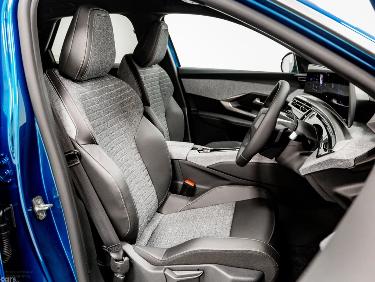 Peugeot 3008 SUV, Petrol Hybrid, 2026, Blue