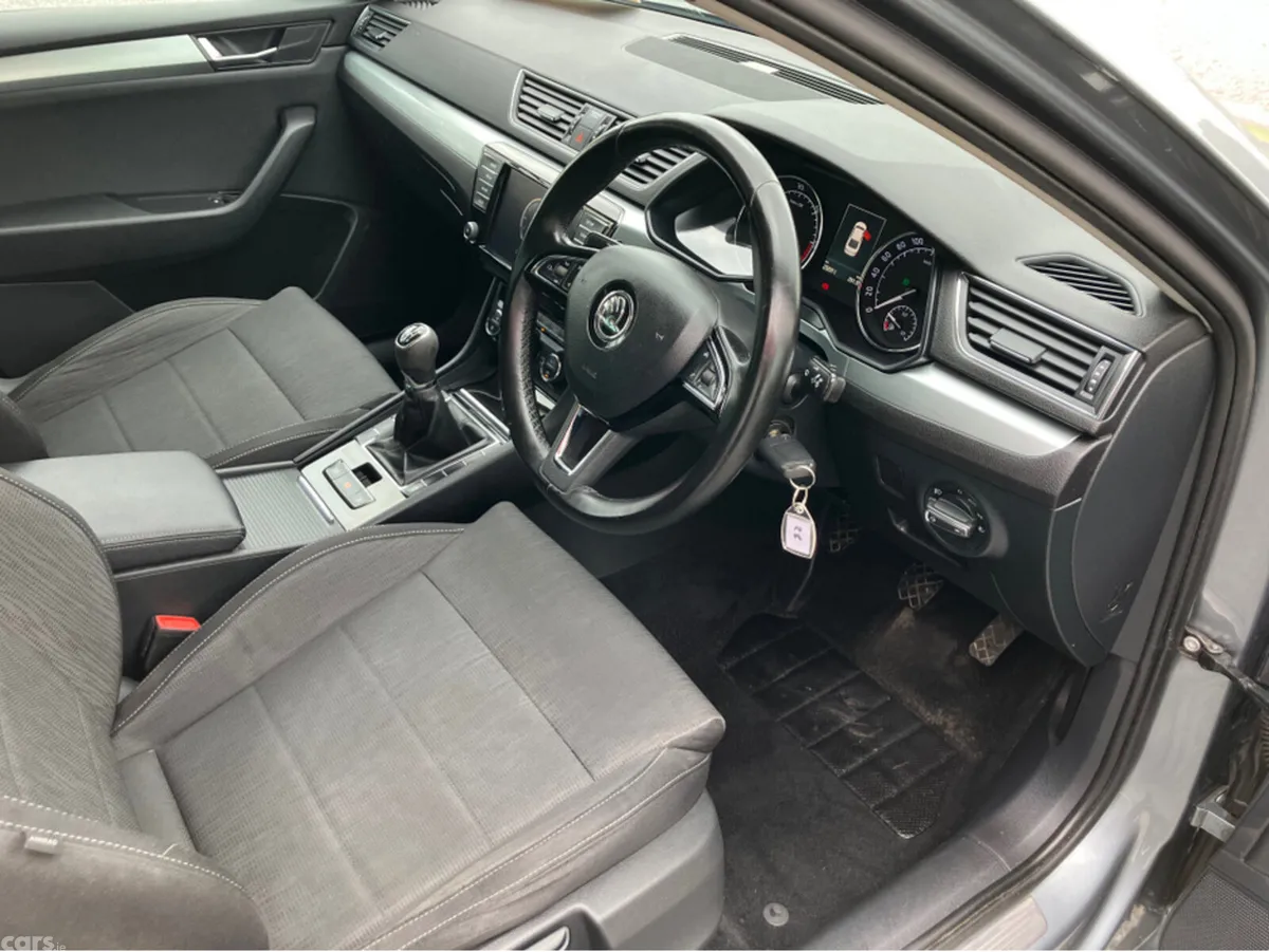 Skoda Superb Hatchback, Diesel, 2016, Grey