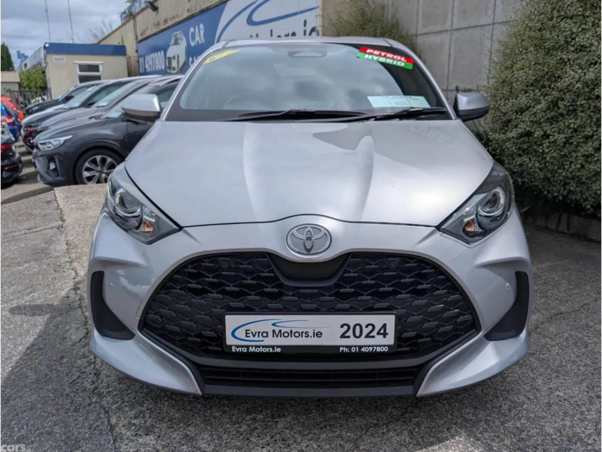Toyota Yaris Hatchback, Petrol Hybrid, 2024, Silver