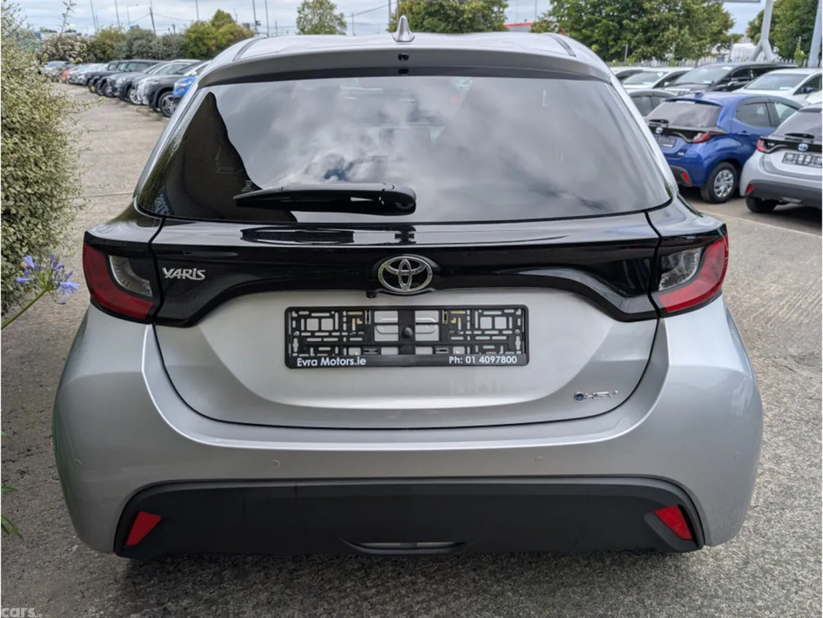 Toyota Yaris Hatchback, Petrol Hybrid, 2024, Silver