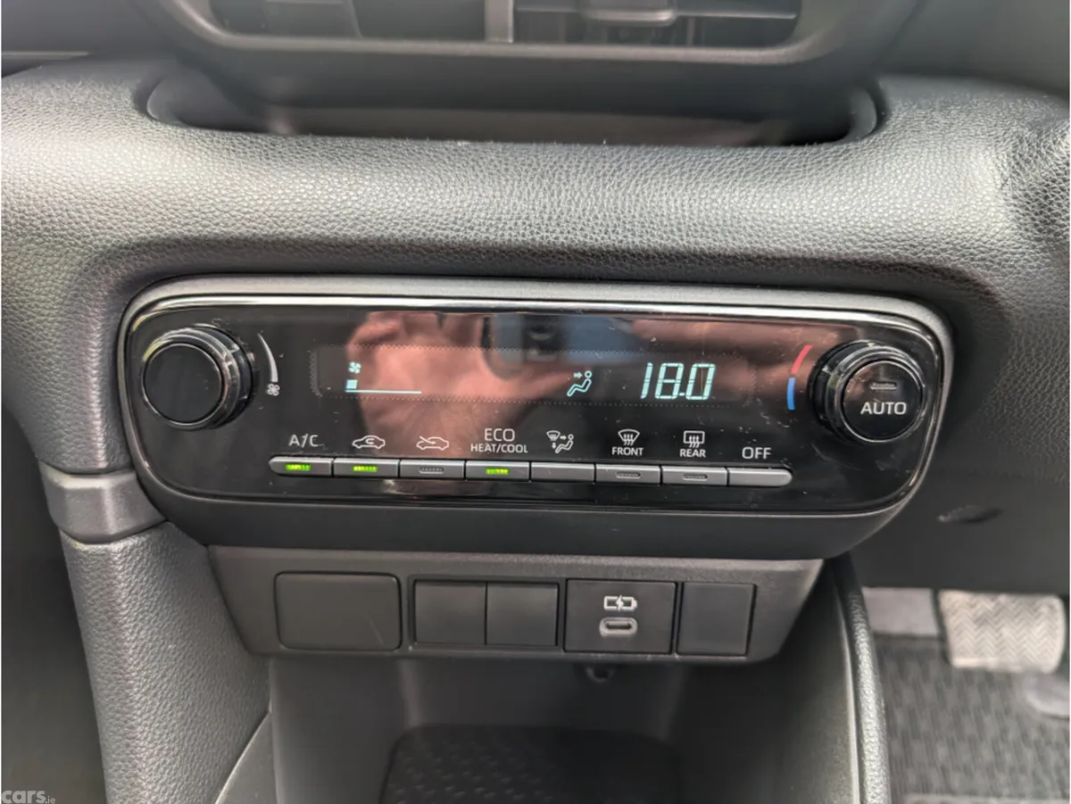 Toyota Yaris Hatchback, Petrol Hybrid, 2024, Silver