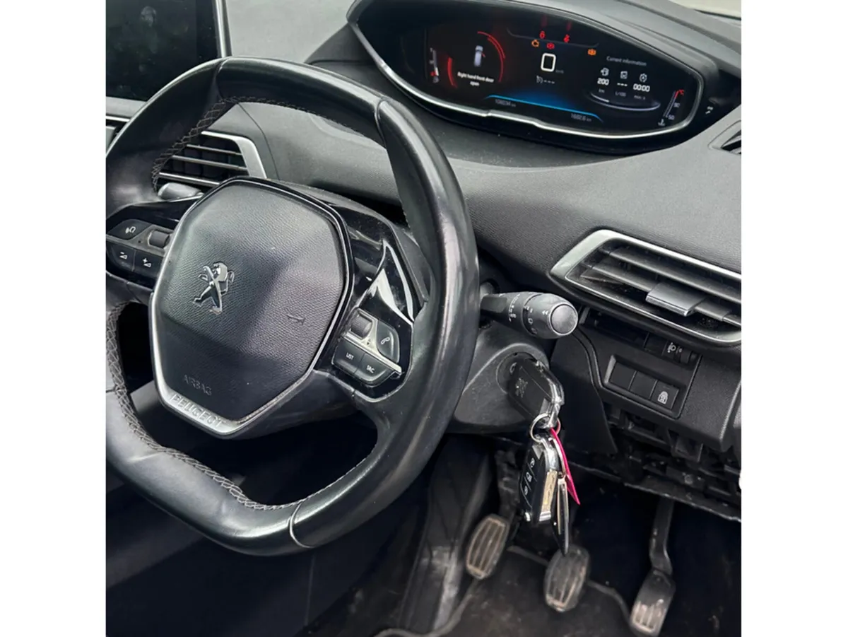 Peugeot 3008 MPV, Petrol, 2019, Grey