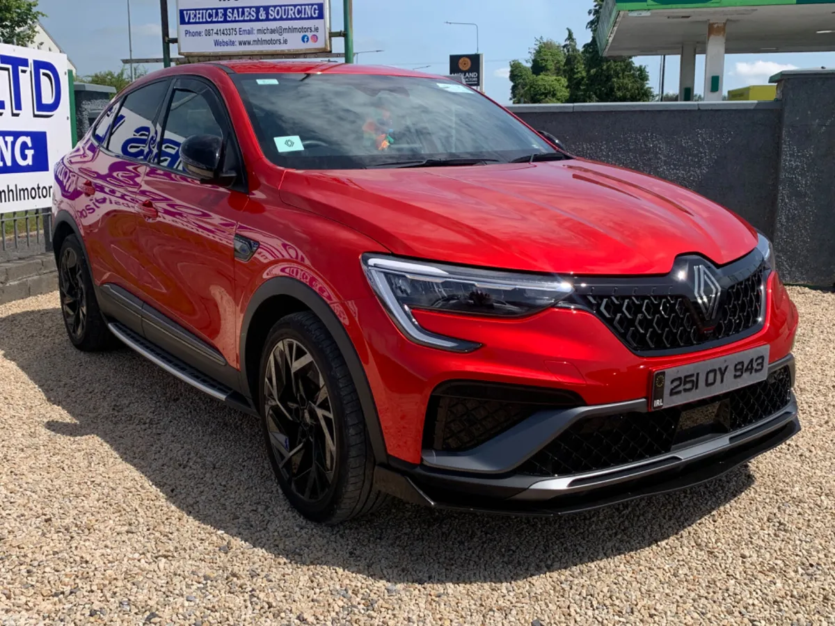 Renault Arkana Hatchback, Petrol Hybrid, 2025, Red