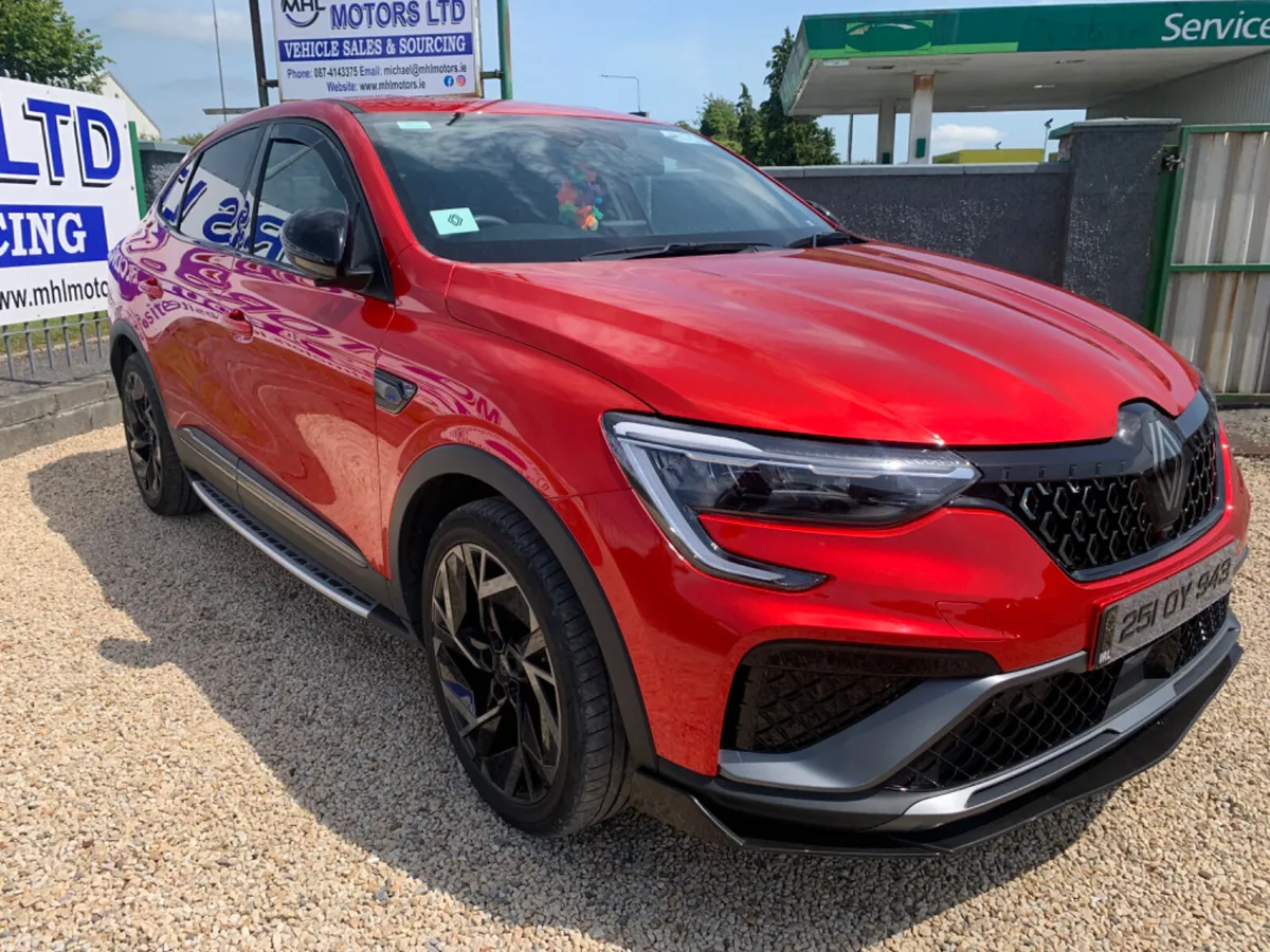 Renault Arkana Hatchback, Petrol Hybrid, 2025, Red